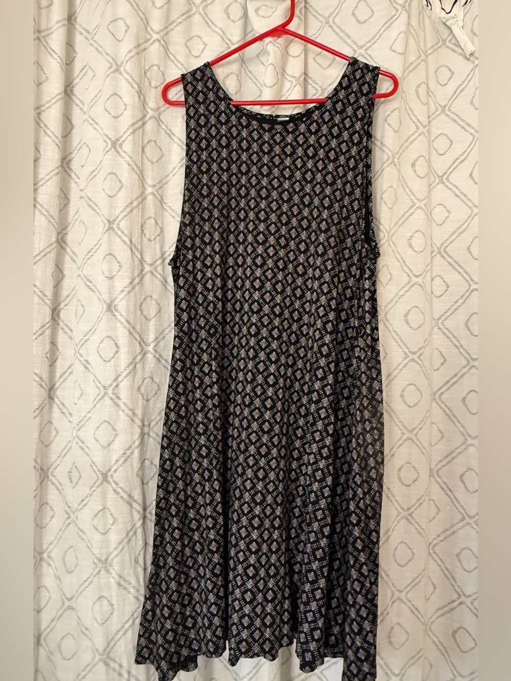 Old Navy Black Sleeveless Diamond-Print Swing Dress
